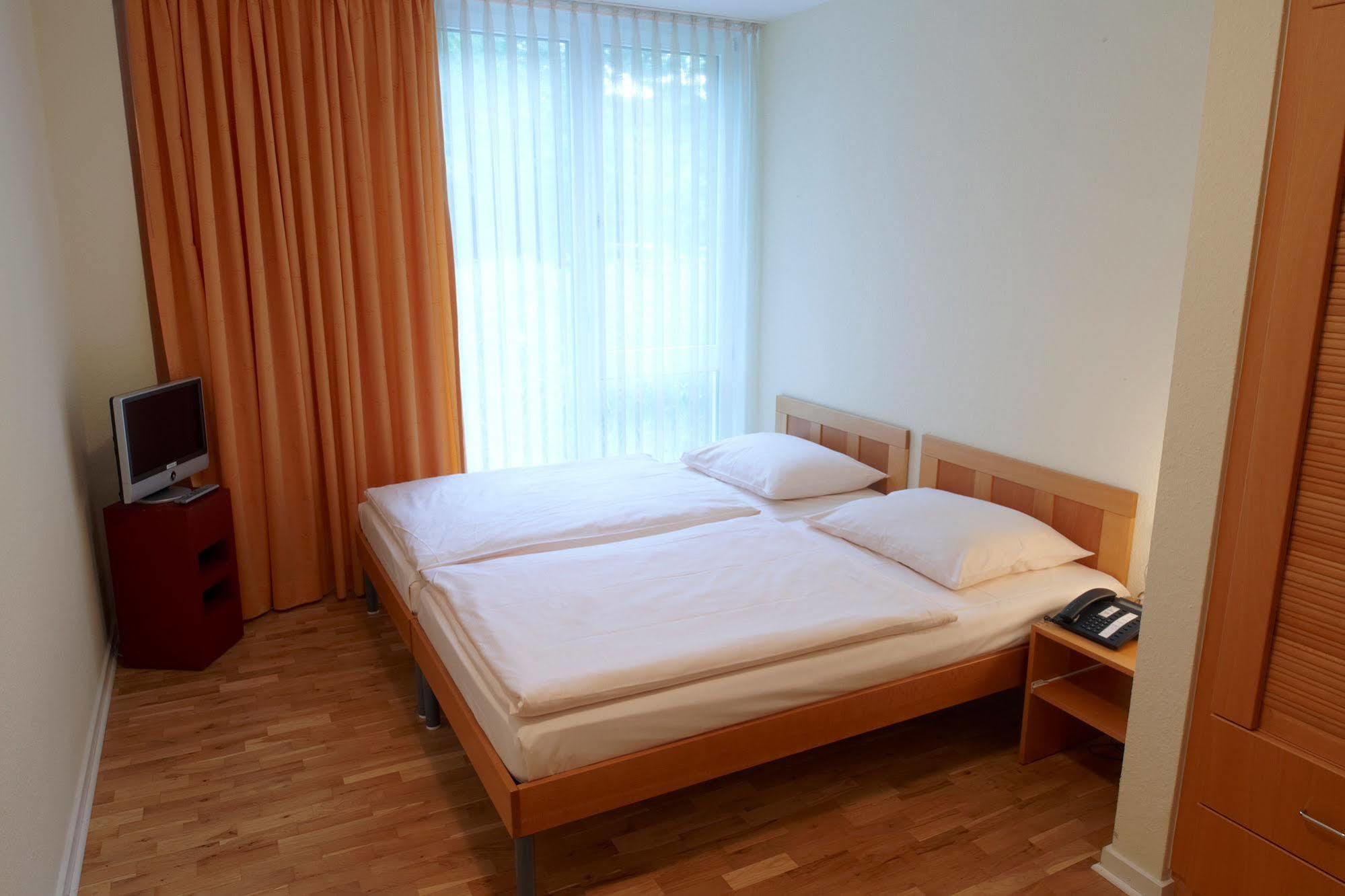 Commundo Tagungshotel Neuss Eksteriør bilde
